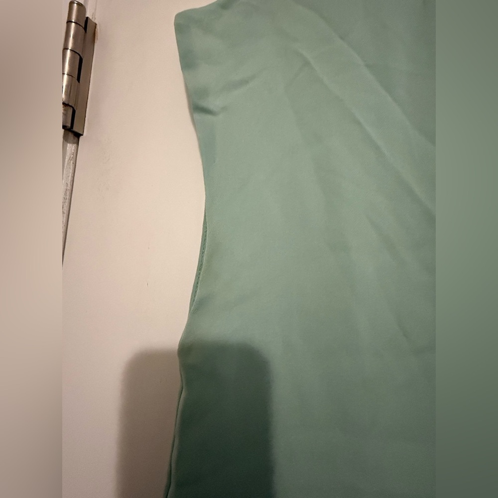 Vince Pleated Mint Green Sleeveless Silk Top Size Small - Picture 10 of 11